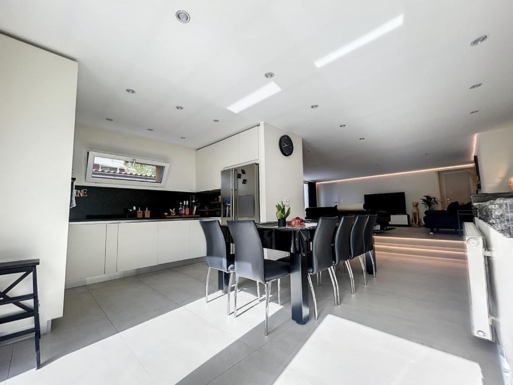 Appartement Moderne Avec Terrasse Et Piscine A Chatel Sur Bex Eksteriør billede